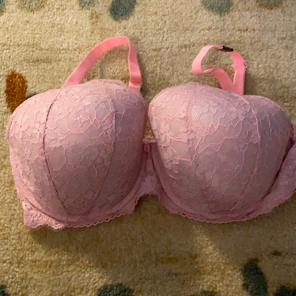 Brand new VS bra with lace detail 40DD